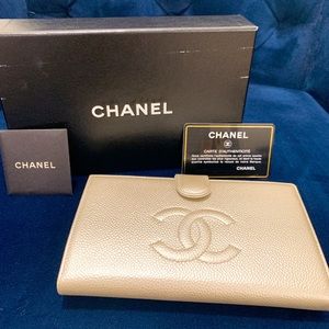 NEW CHANEL CC Caviar Wallet in Gold! Never used!